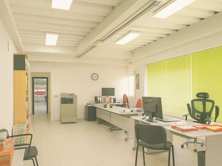 Immagine 9 di Capannone industriale in vendita  a Cascina