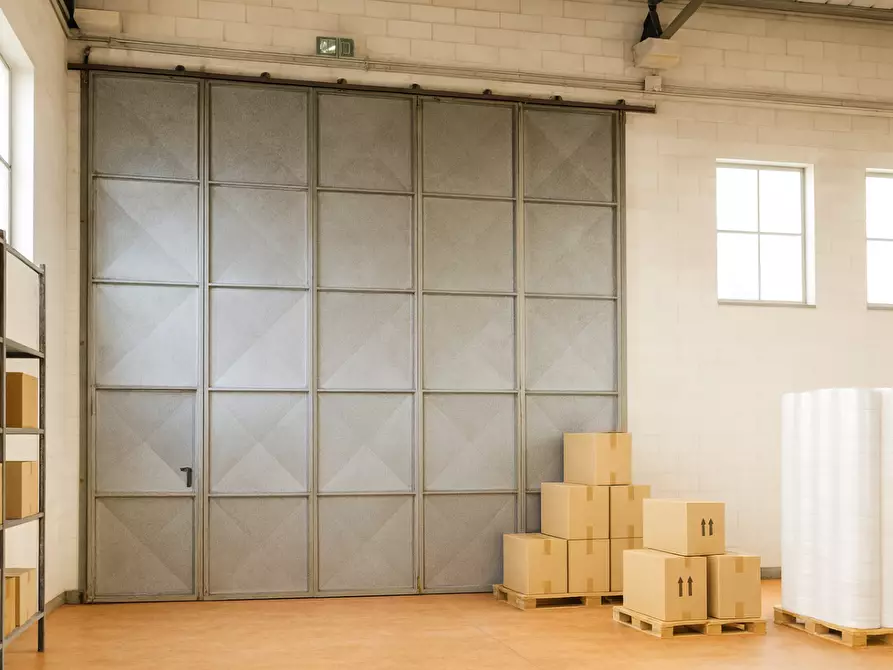 Immagine 2 di Capannone industriale in vendita  a Cascina