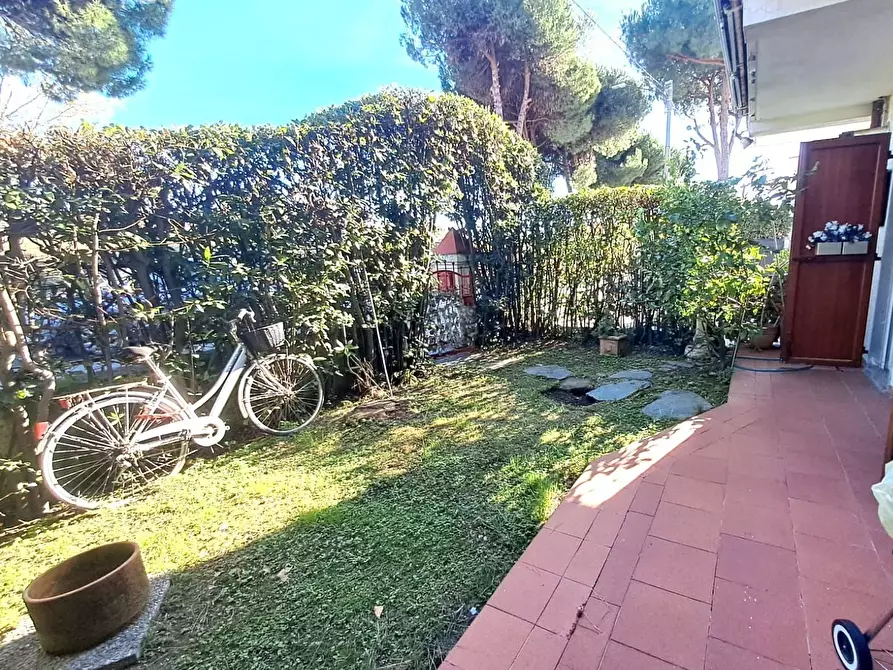 Immagine 28 di Villetta a schiera in vendita  a Massa