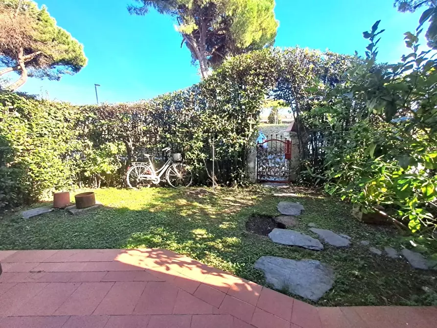 Immagine 26 di Villetta a schiera in vendita  a Massa