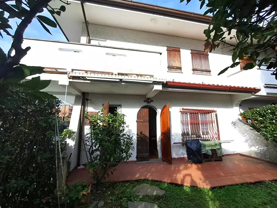 Immagine 27 di Villetta a schiera in vendita  a Massa