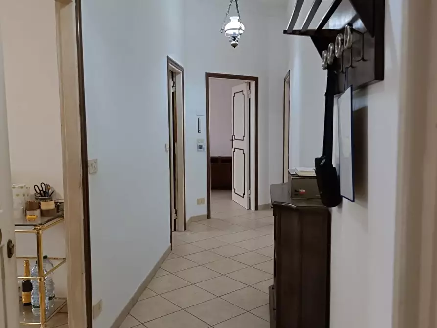 Immagine 1 di Appartamento in vendita  a Massa