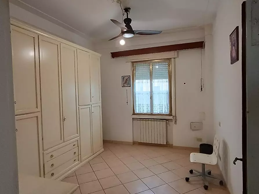 Immagine 3 di Appartamento in vendita  a Massa