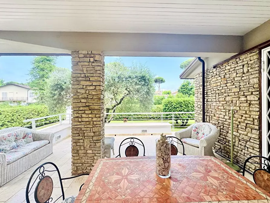 Immagine 33 di Villa in vendita  a Camaiore