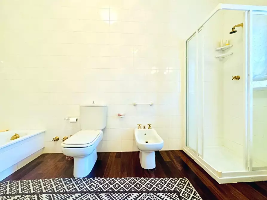 Immagine 70 di Villa in vendita  a Camaiore