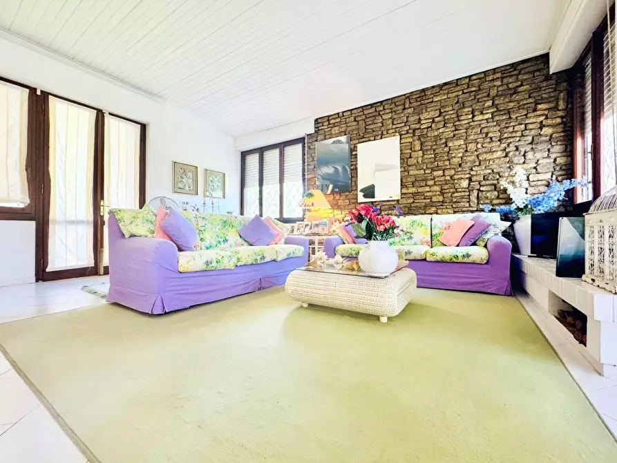 Immagine 82 di Villa in vendita  a Camaiore