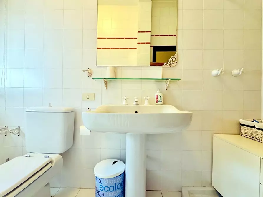 Immagine 80 di Villa in vendita  a Camaiore