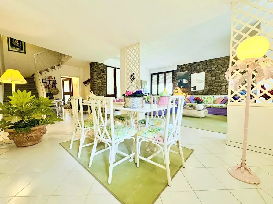 Immagine 16 di Villa in vendita  a Camaiore