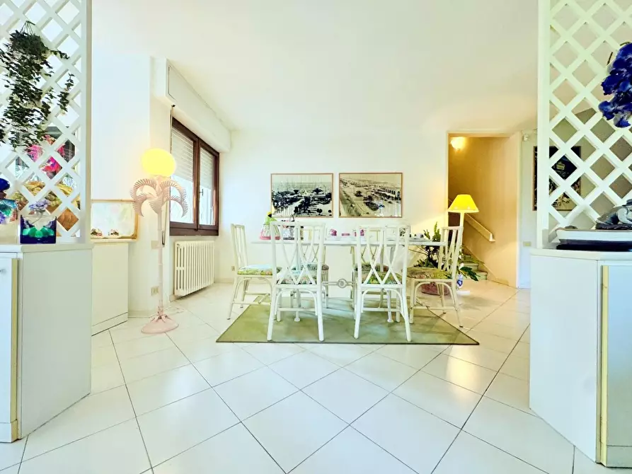 Immagine 22 di Villa in vendita  a Camaiore