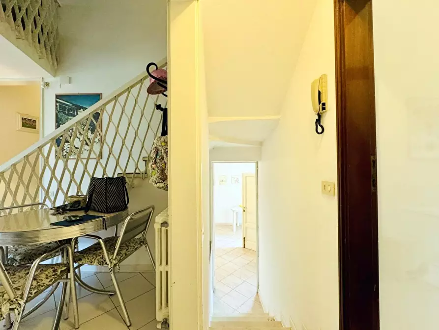 Immagine 5 di Villa in vendita  a Camaiore