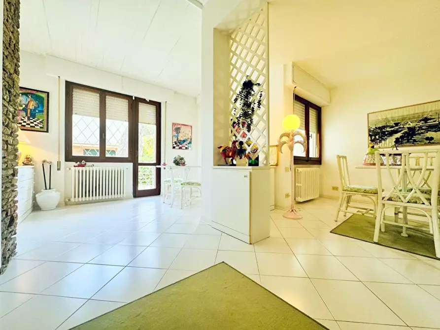 Immagine 21 di Villa in vendita  a Camaiore