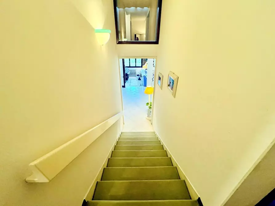 Immagine 6 di Villa in vendita  a Camaiore