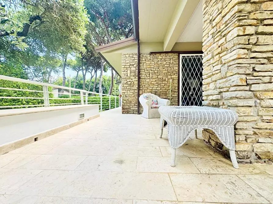 Immagine 79 di Villa in vendita  a Camaiore