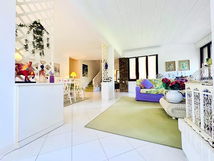 Immagine 69 di Villa in vendita  a Camaiore
