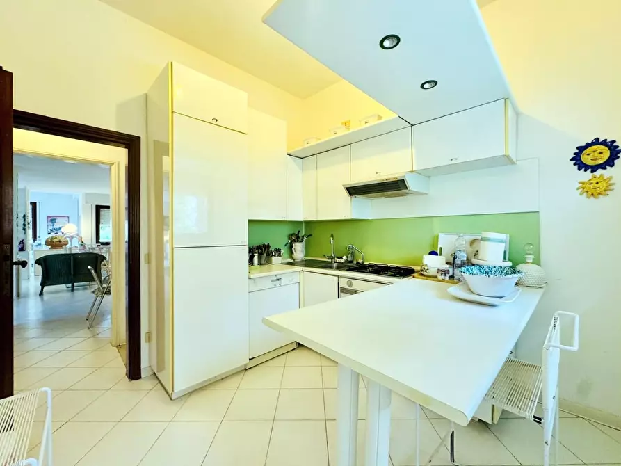 Immagine 23 di Villa in vendita  a Camaiore