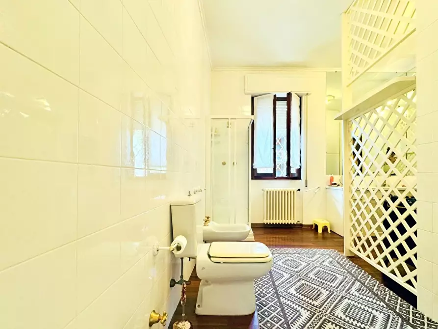 Immagine 86 di Villa in vendita  a Camaiore