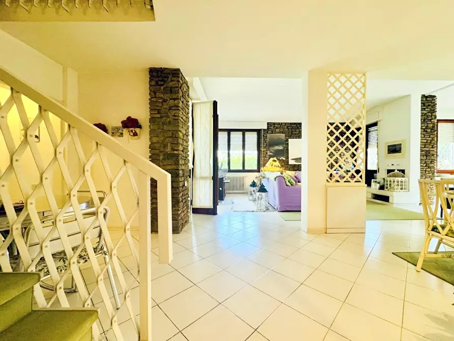 Immagine 87 di Villa in vendita  a Camaiore