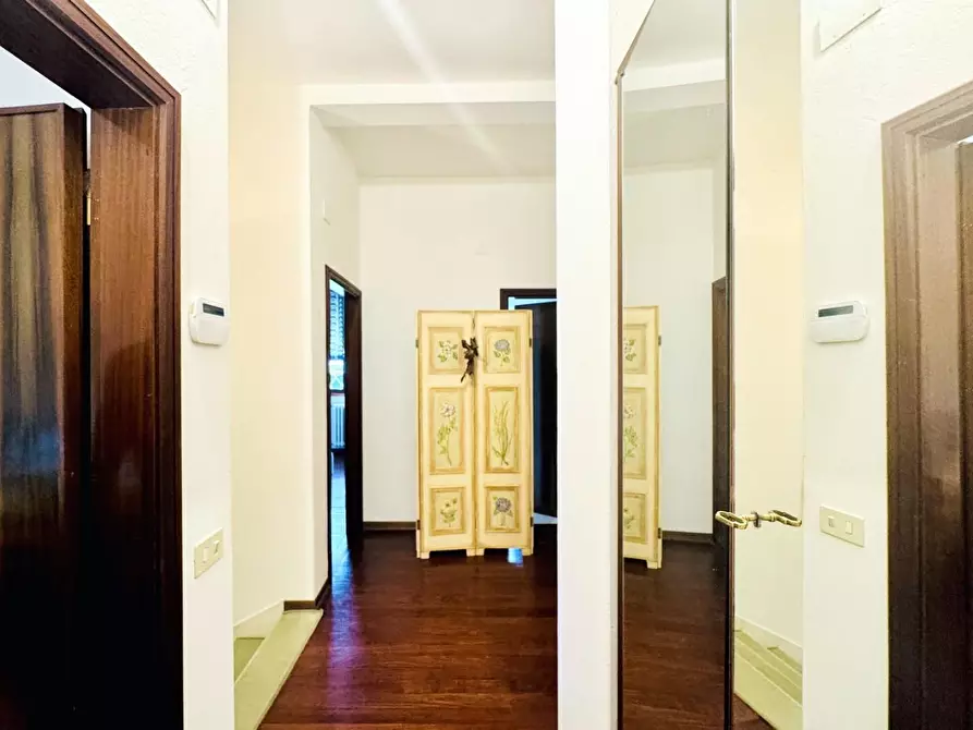 Immagine 51 di Villa in vendita  a Camaiore