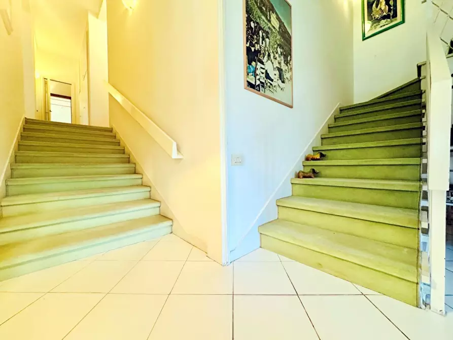 Immagine 58 di Villa in vendita  a Camaiore