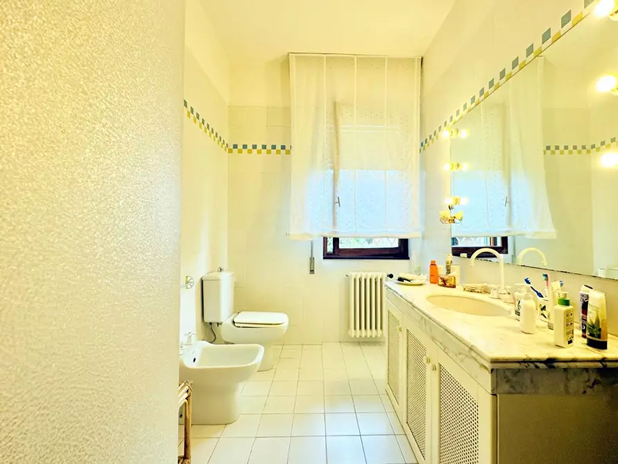 Immagine 73 di Villa in vendita  a Camaiore