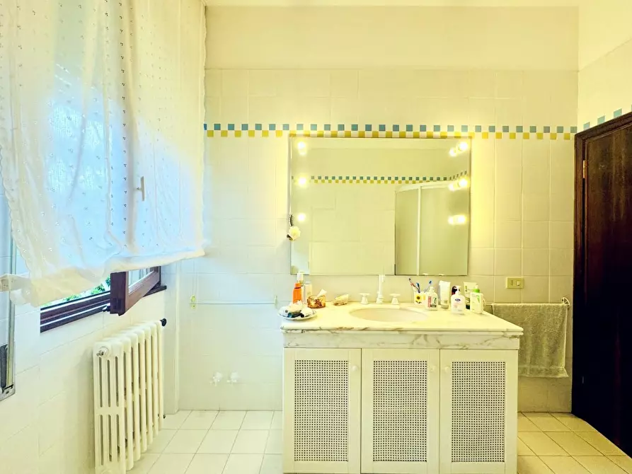 Immagine 42 di Villa in vendita  a Camaiore