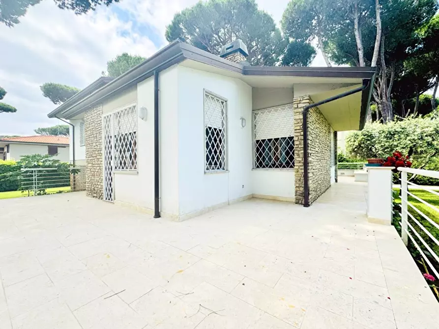 Immagine 93 di Villa in vendita  a Camaiore