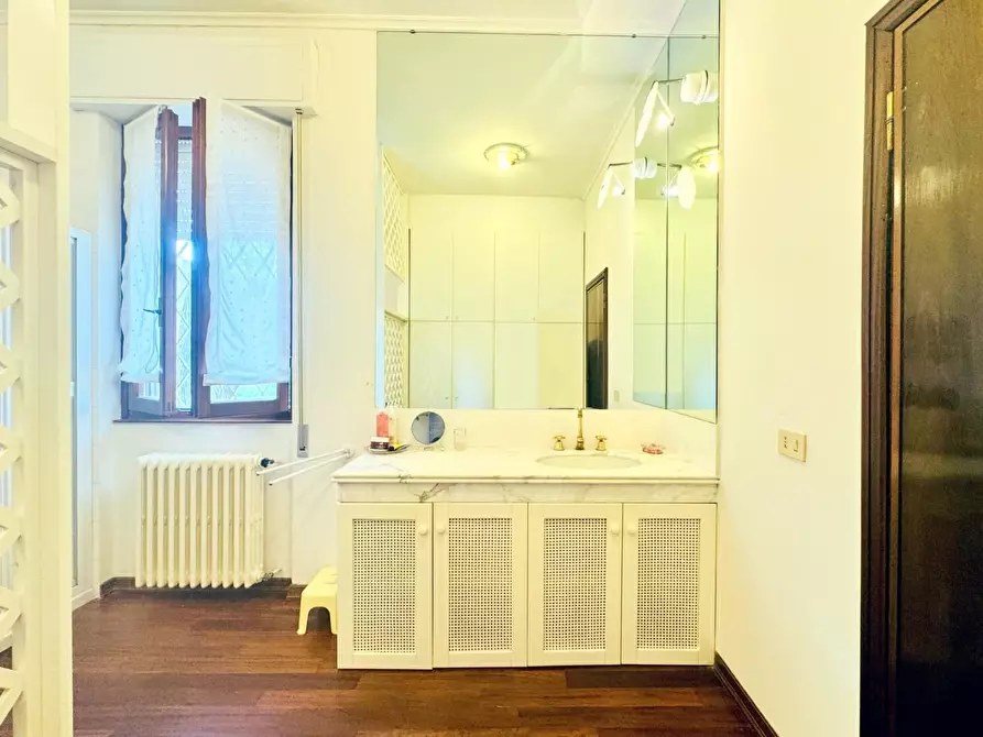 Immagine 49 di Villa in vendita  a Camaiore