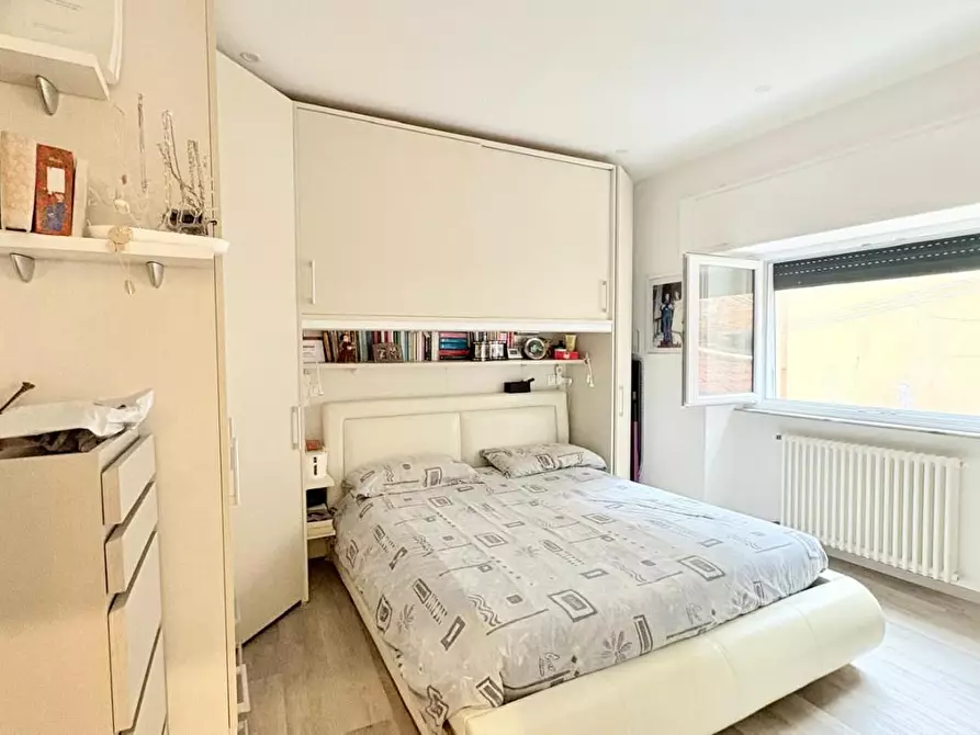 Immagine 15 di Appartamento in vendita  a Lucca