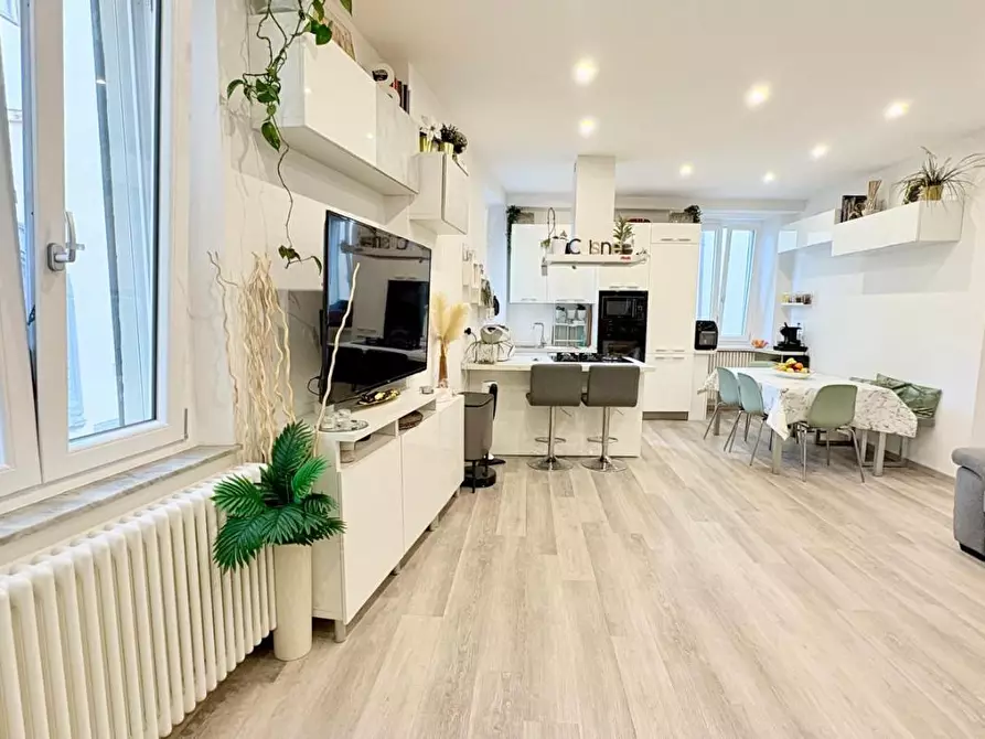 Immagine 6 di Appartamento in vendita  a Lucca