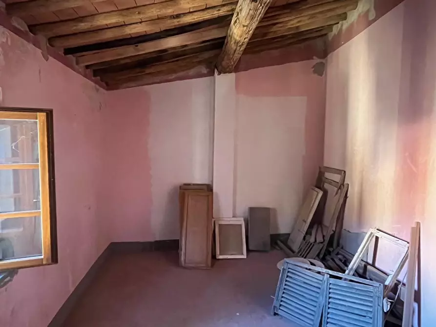 Immagine 45 di Palazzo in vendita  a Palaia