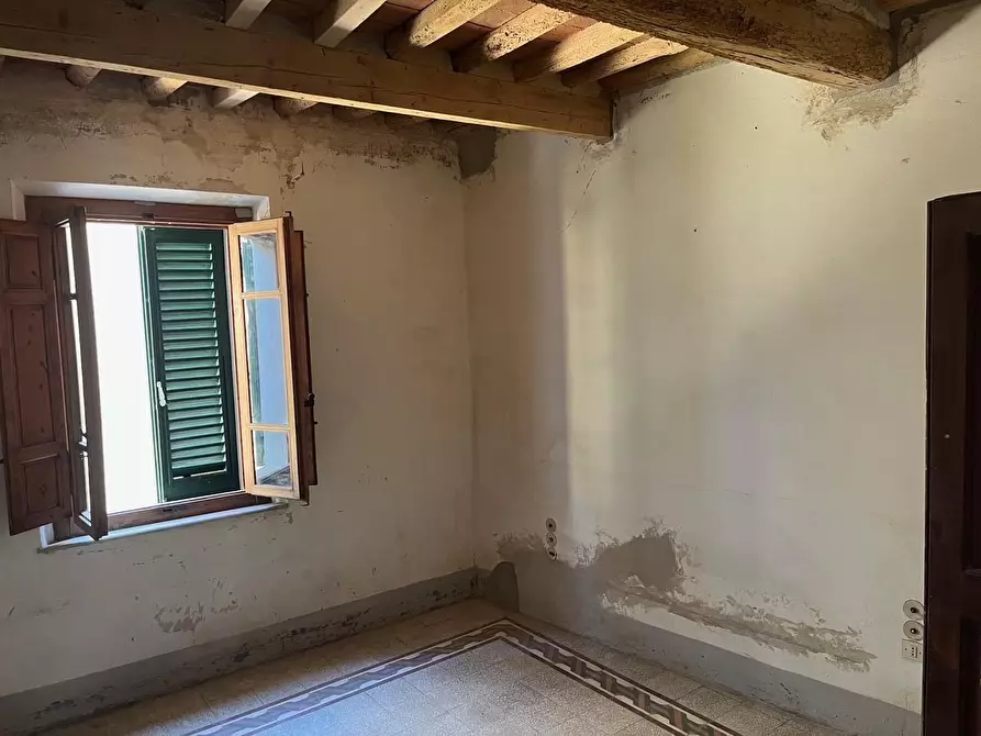 Immagine 42 di Palazzo in vendita  a Palaia
