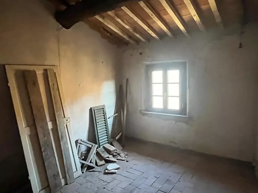 Immagine 38 di Palazzo in vendita  a Palaia