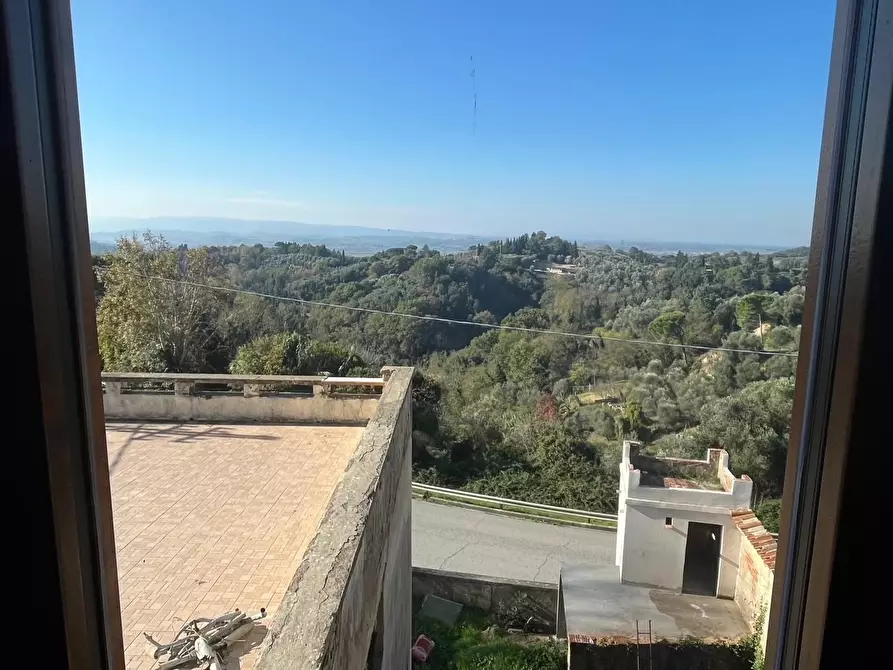 Immagine 40 di Palazzo in vendita  a Palaia