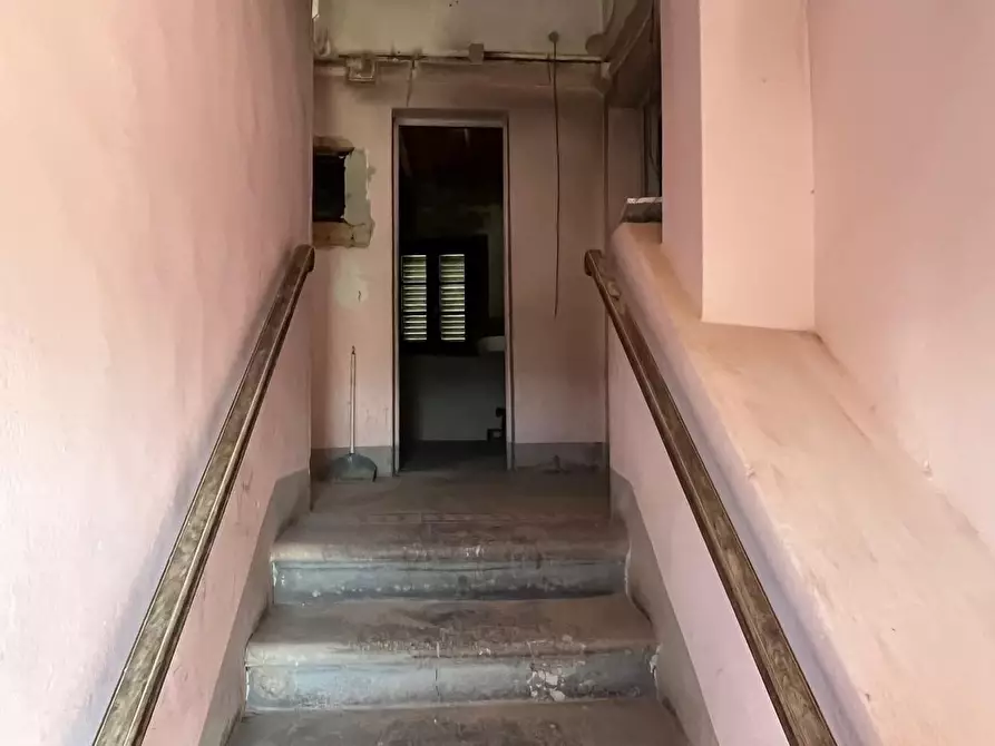 Immagine 39 di Palazzo in vendita  a Palaia