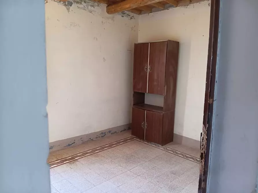 Immagine 55 di Palazzo in vendita  a Palaia