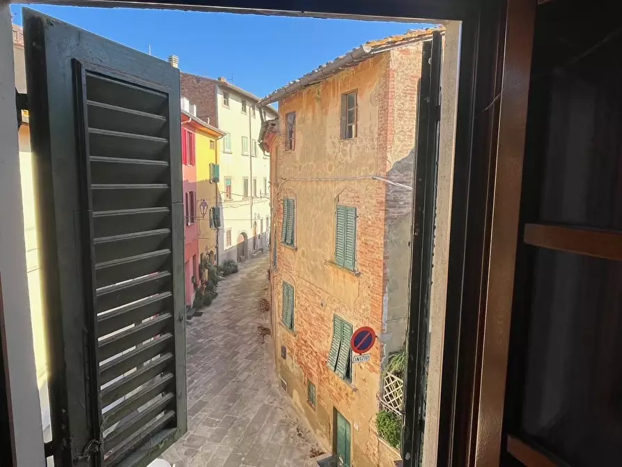 Immagine 46 di Palazzo in vendita  a Palaia