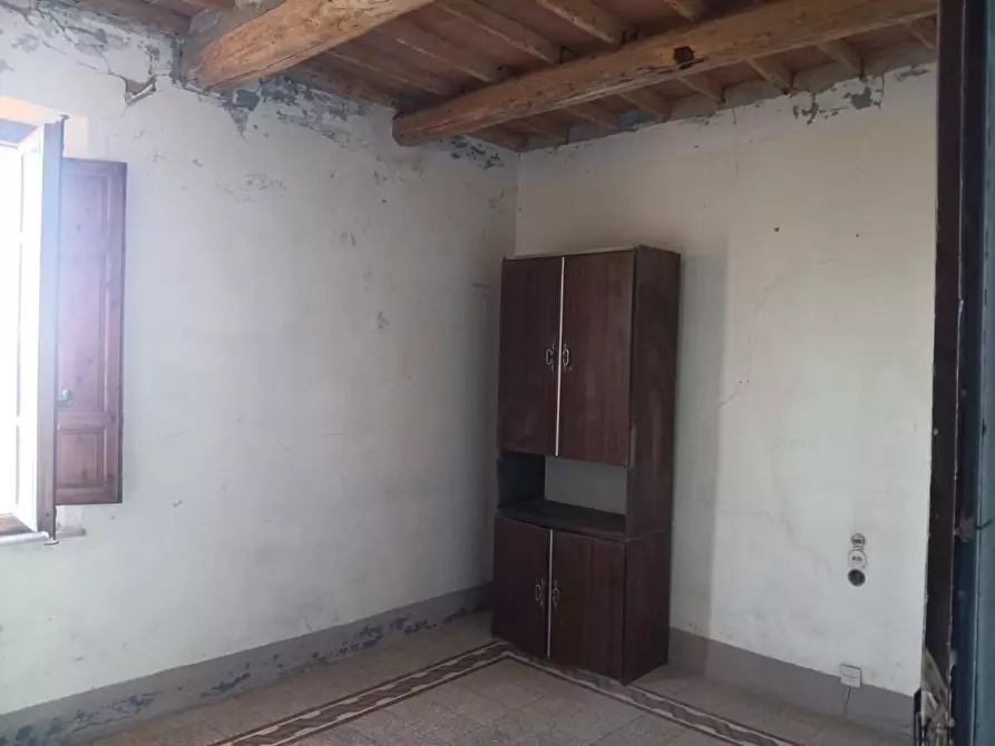 Immagine 30 di Palazzo in vendita  a Palaia