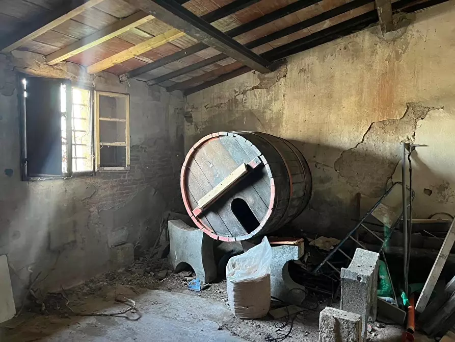 Immagine 34 di Palazzo in vendita  a Palaia