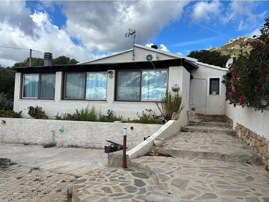 Immagine 3 di Villa in vendita  a Olbia