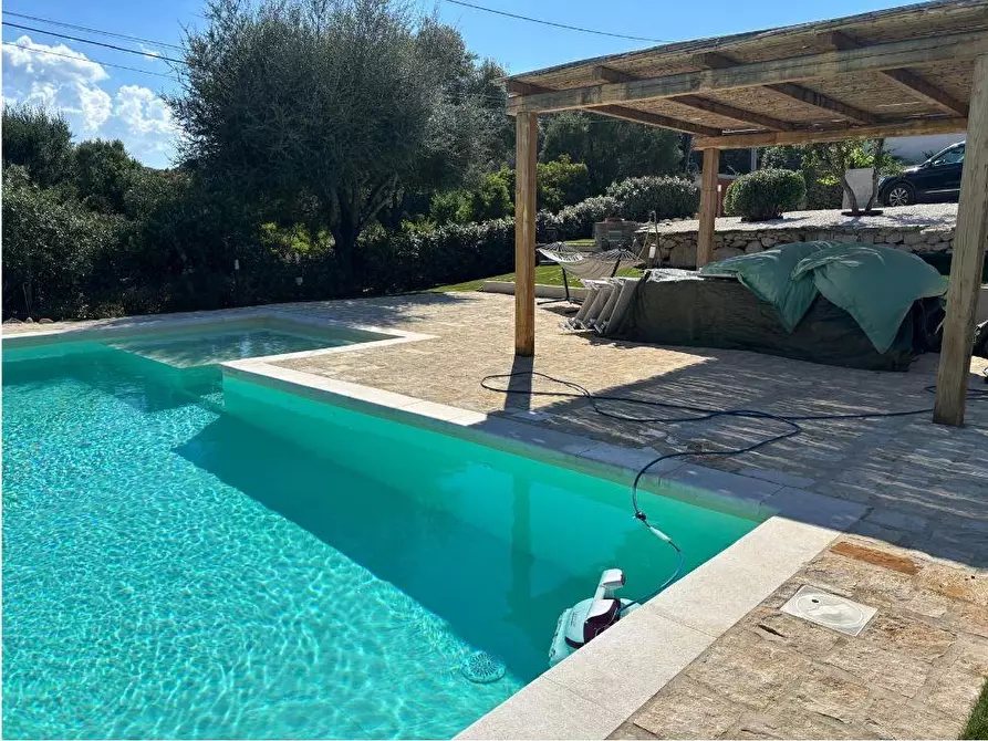 Immagine 1 di Villa in vendita  a Olbia