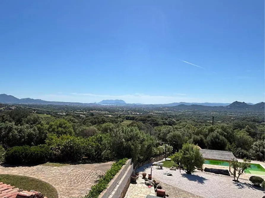 Immagine 2 di Villa in vendita  a Olbia