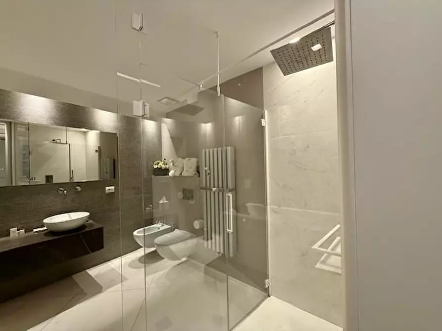 Immagine 6 di Appartamento in vendita  a Siena