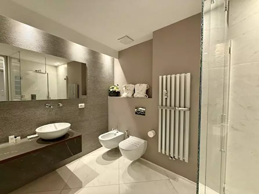 Immagine 8 di Appartamento in vendita  a Siena