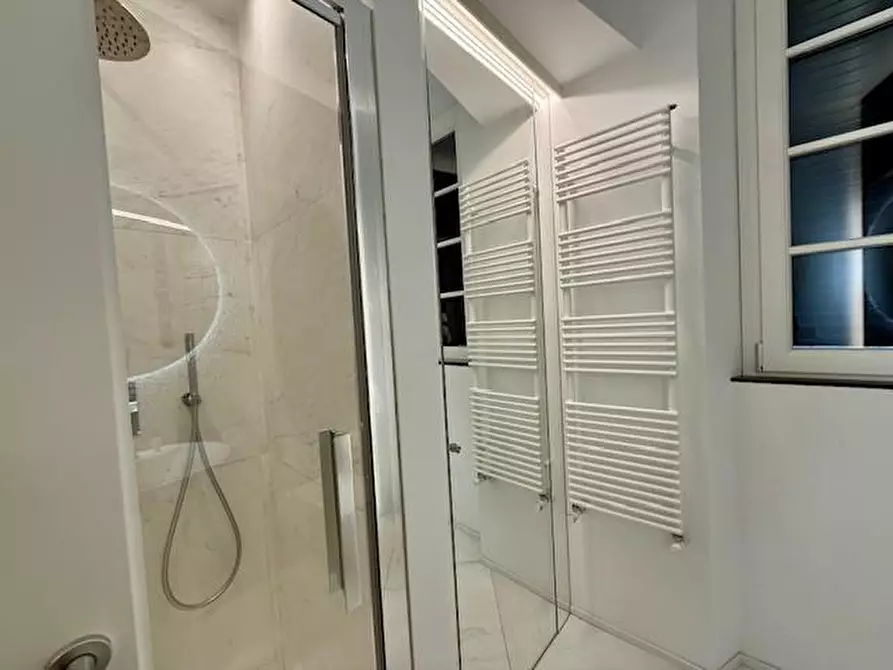 Immagine 13 di Appartamento in vendita  a Siena