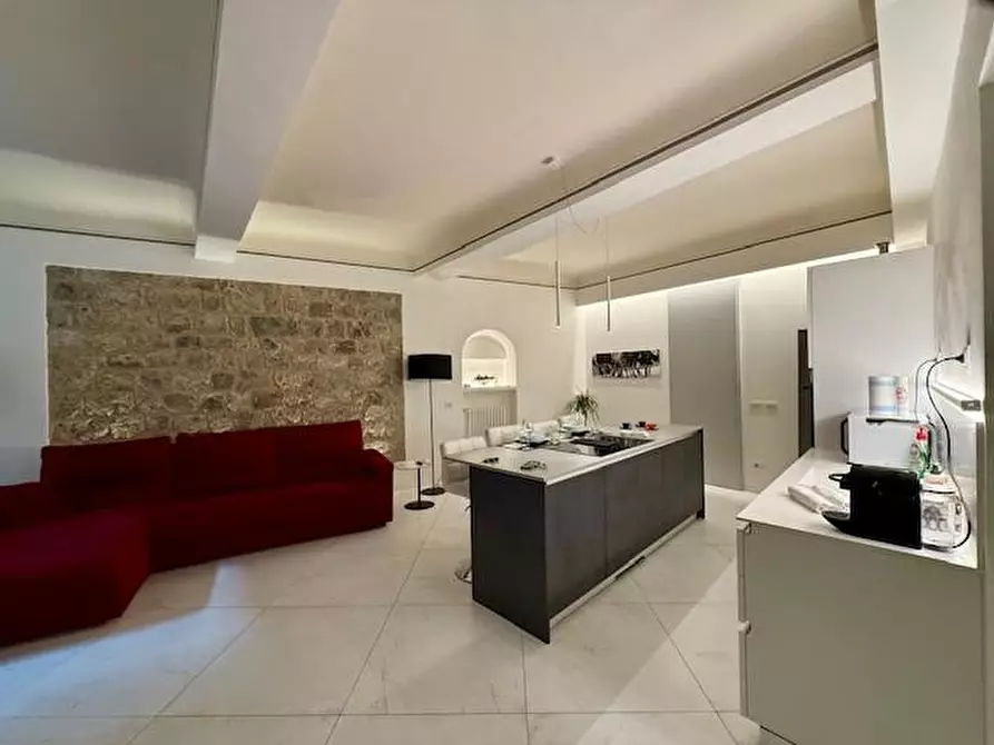 Immagine 2 di Appartamento in vendita  a Siena