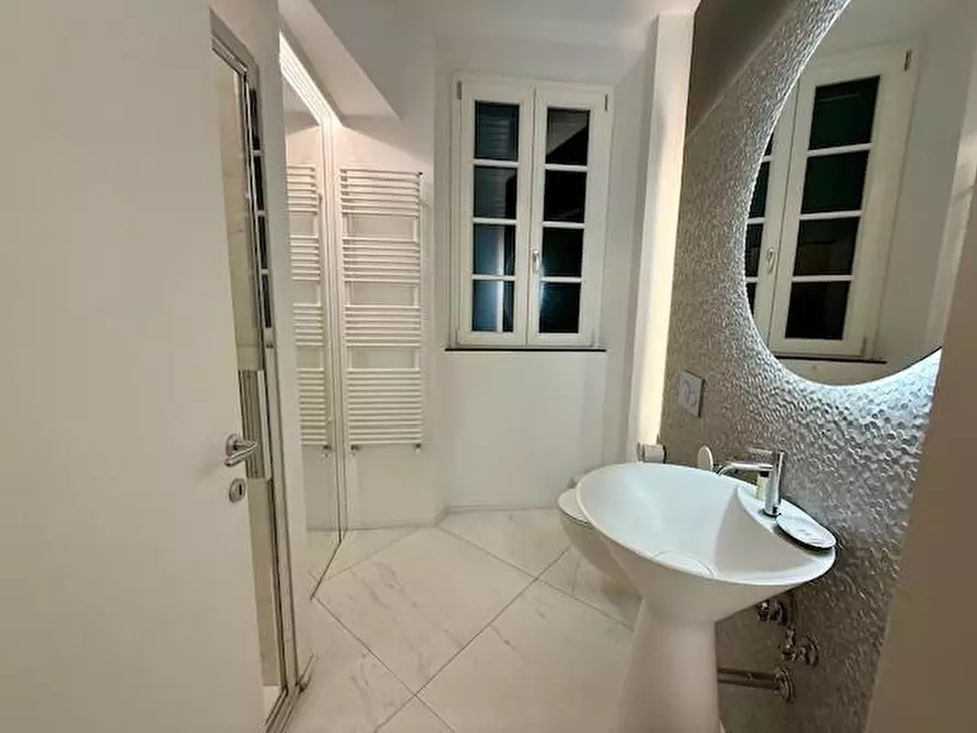 Immagine 12 di Appartamento in vendita  a Siena