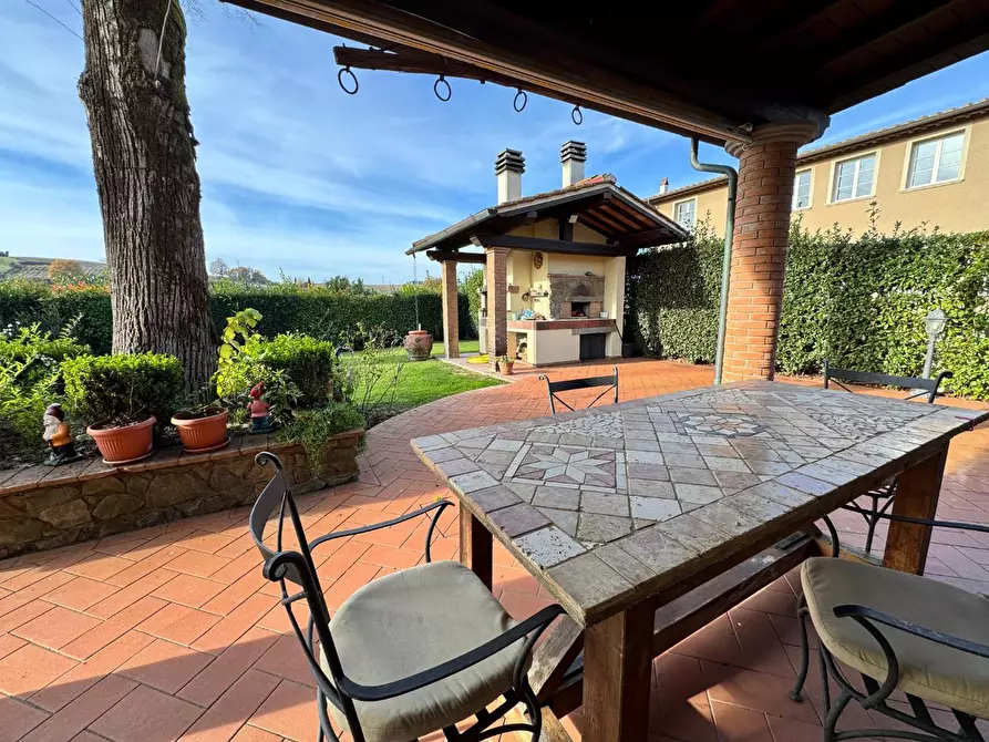 Immagine 1 di Villa in vendita  a Vinci