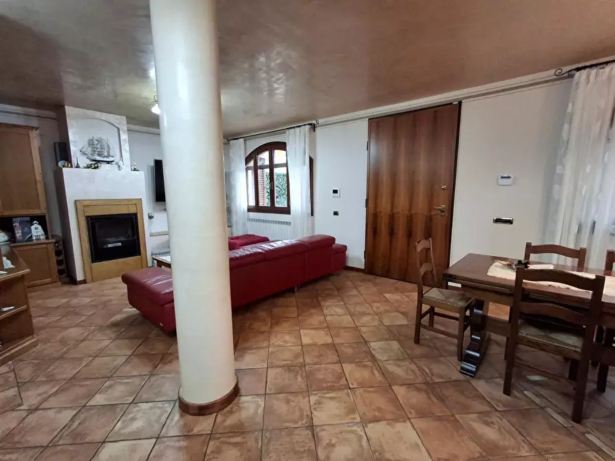 Immagine 10 di Villa in vendita  a Vinci