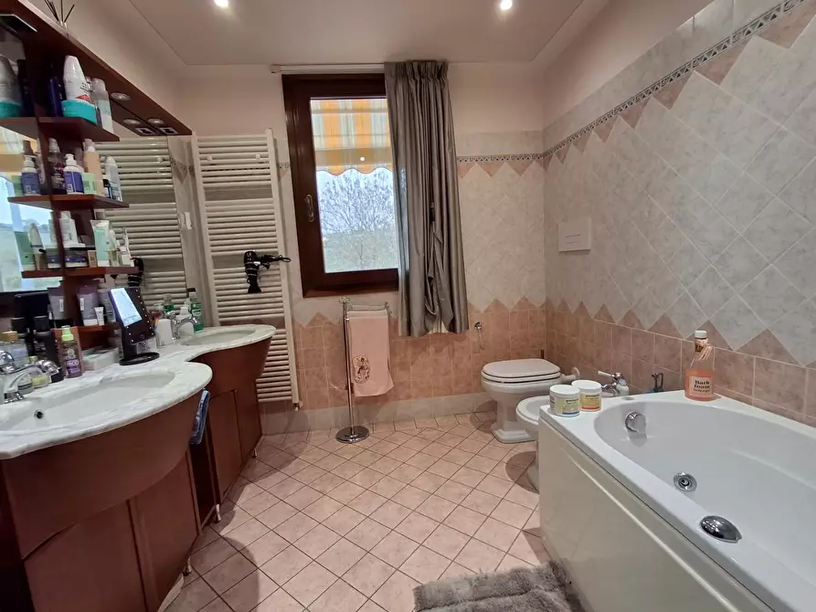 Immagine 32 di Villa in vendita  a Vinci