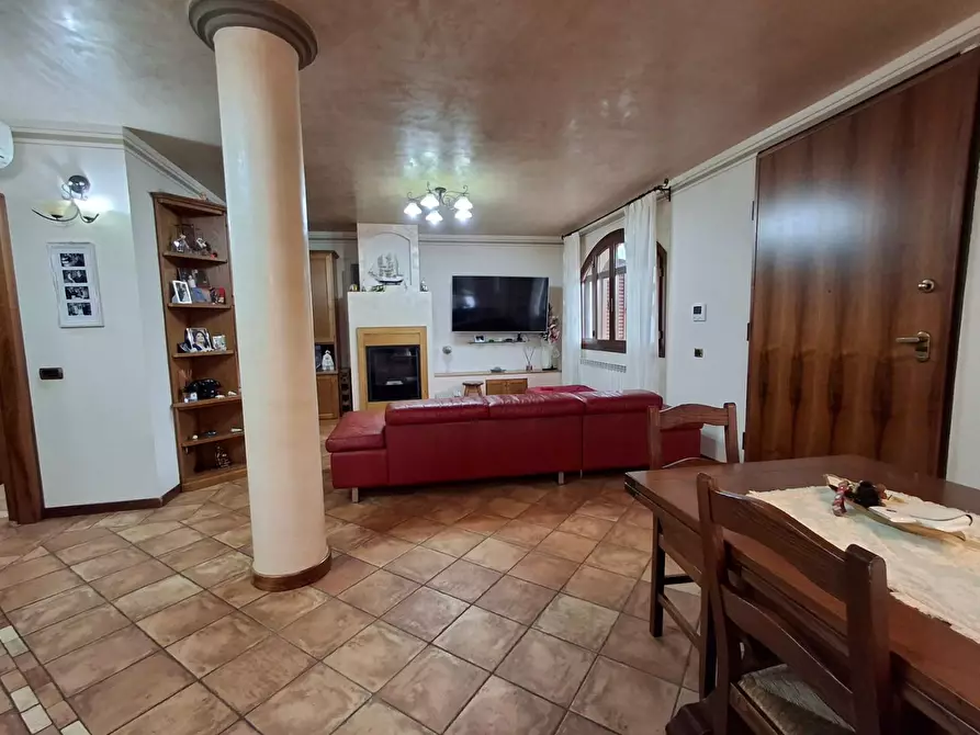 Immagine 9 di Villa in vendita  a Vinci